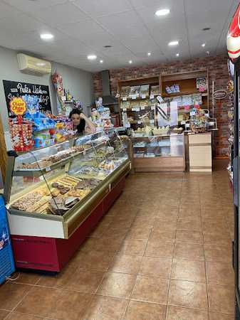 Fotografia tomada fuera de Esquinita de trini panaderia - Panadería en Granada, Granada