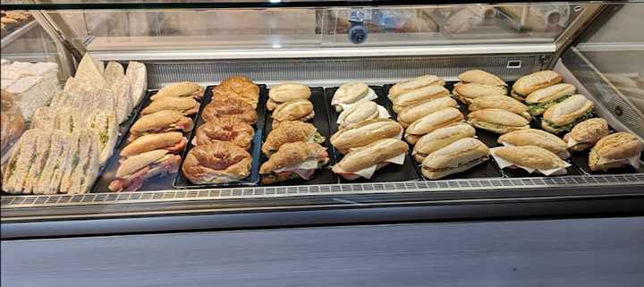 Fotografia tomada fuera de Europan Guía - Panadería en Guía, Las Palmas