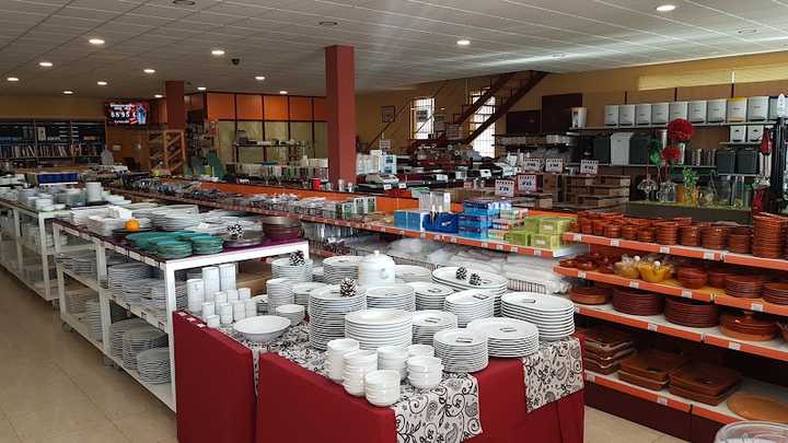 Fotografia tomada fuera de Extremeña de Industria, Comercio y Hostelería, S.L. - Comercio en Azuaga, Badajoz