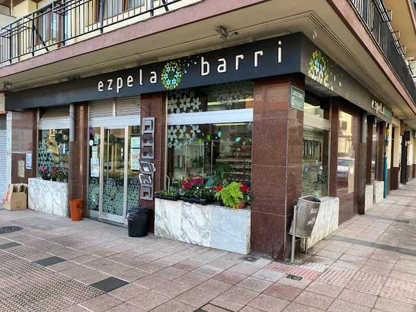 Fotografia tomada fuera de Ezpela Barri - Panadería en Orozko, Bizkaia
