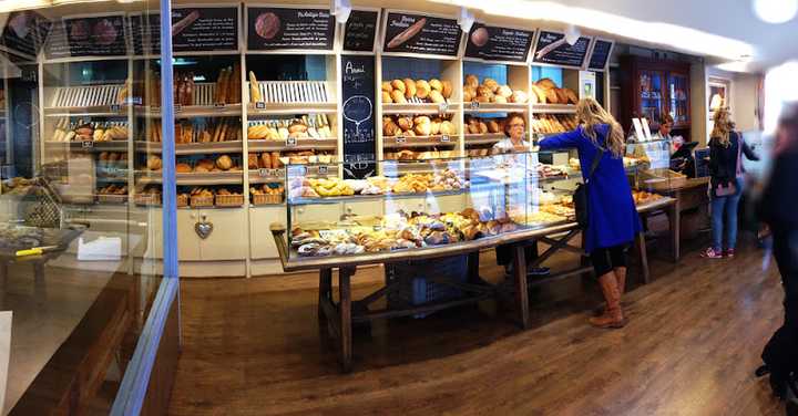 Fotografia tomada fuera de Antiga Casa Bellsolà 1892 - Forn de pa en Girona, Girona