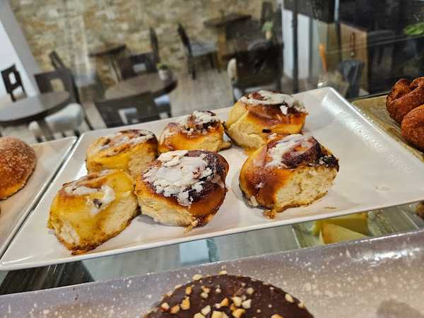 Fotografia tomada fuera de Fènix coffee shop - cafeterías en Girona, Girona