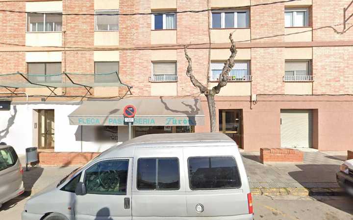 Fotografia tomada fuera de Fleca · Pastisseria Turón - Panadería en Palau-solità i Plegamans, Barcelona