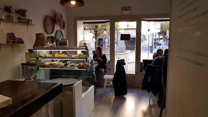 Fotografia tomada fuera de Antigua Canela - Cafetería en San Lorenzo de El Escorial, Madrid