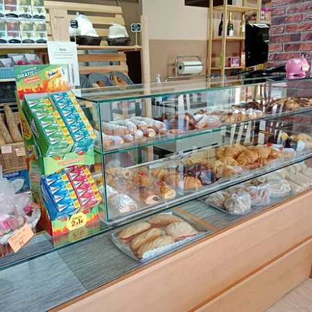 Fotografia tomada fuera de Fleca & Cafeteria El racó de la Laia - Panadería en Blanes, Girona