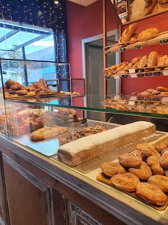 Fotografia tomada fuera de Fleca cafeteria El Llonguet - Forn de pa en Figueres, Girona