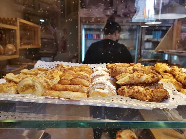 Fotografia tomada fuera de Fleca Descamps - Forn de pa en Besalú, Girona
