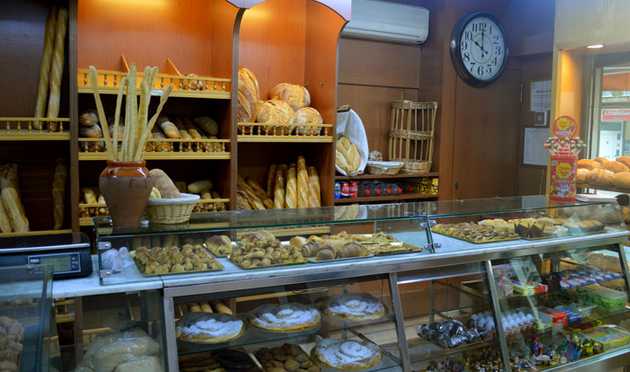 Fotografia tomada fuera de Fleca el Llonguet - Panadería en Vallirana, Barcelona