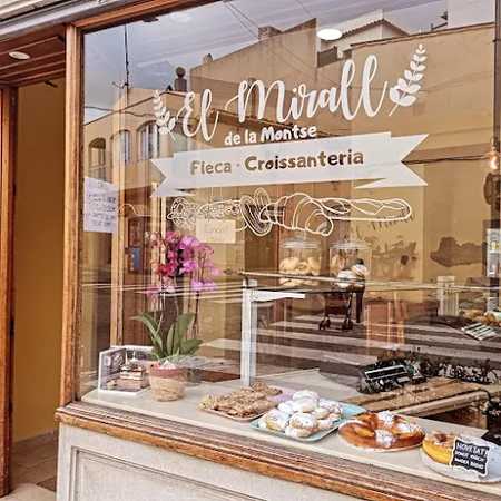 Fotografia tomada fuera de Fleca El Mirall de la Montse - Panadería en Palafrugell, Girona