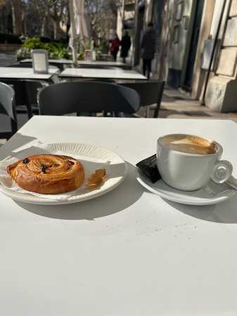Fotografia tomada fuera de FLECA LA RAMBLA - Fleca majorista en Figueres, Girona
