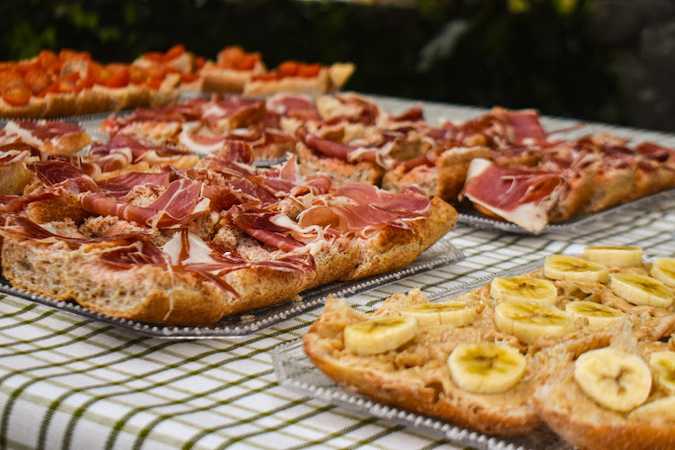 Fotografia tomada fuera de Fleca Mont Ras - Forn de pa en Salt, Girona