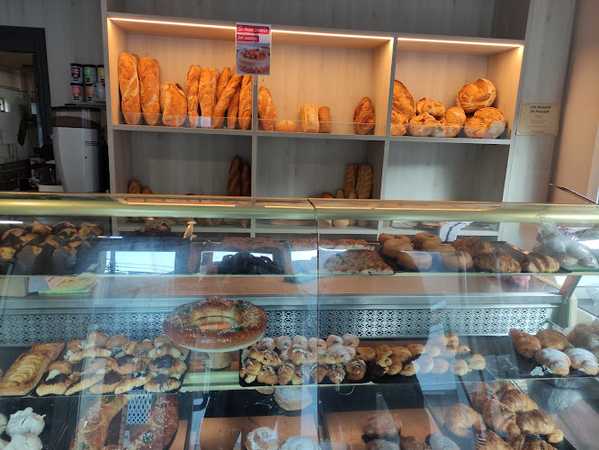 Fotografia tomada fuera de Fleca Noguera - Panadería en Montcada i Reixac, Barcelona