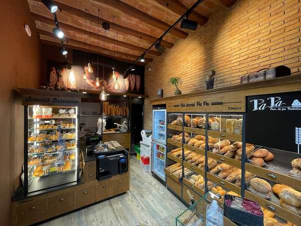 Fotografia tomada fuera de Fleca Pa Pa - Panadería en Figueres, Girona