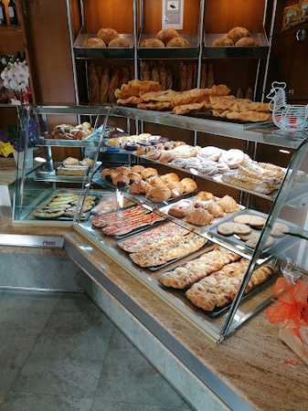 Fotografia tomada fuera de Fleca Pastisseria Castellà - Forn de pa en Linyola, Lleida