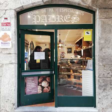 Fotografia tomada fuera de Fleca Pastisseria Padrés S C - Pastelería en Banyoles, Girona