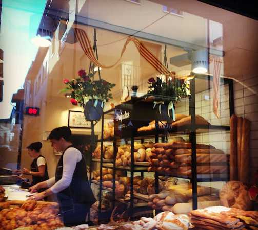 Fotografia tomada fuera de Fleca Pujadas - Panadería en Centelles, Barcelona