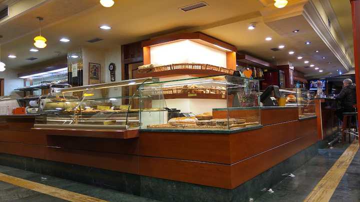 Fotografia tomada fuera de Flecha 1957 Panadería Pastelería Cafetería - Panadería en León, León