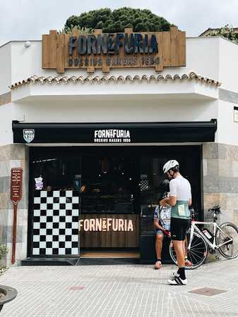 Fotografia tomada fuera de Forn & Furia | Antic Forn de Pa Dosrius - Panadería en Dosrius, Barcelona