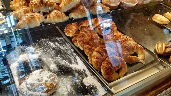 Fotografia tomada fuera de Forn Alemany Av. Barcelona - Panadería en Igualada, Barcelona