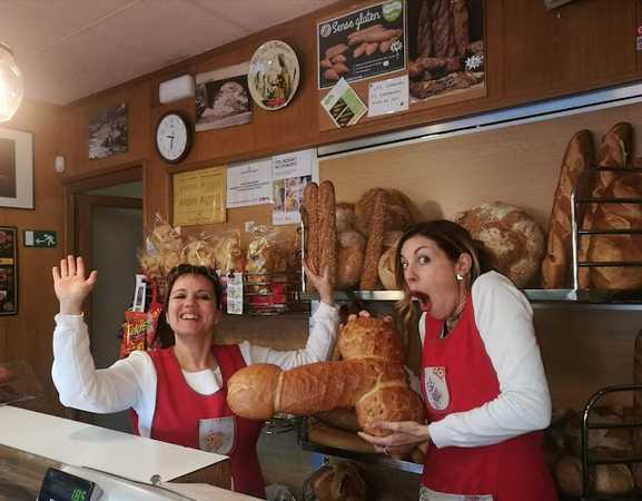 Fotografia tomada fuera de Forn Artesà Margarida - Panadería en Castellbell i el Vilar, Barcelona