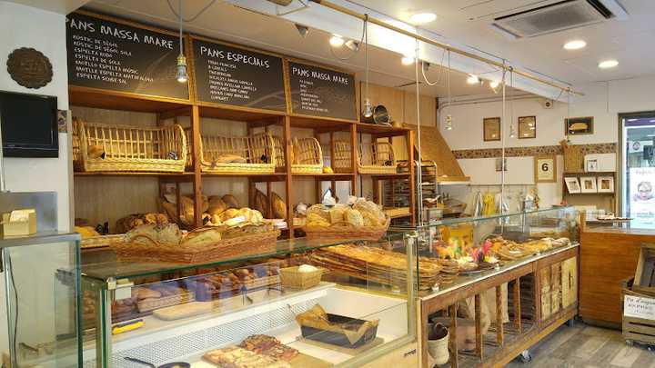 Fotografia tomada fuera de Forn Baltà - Forn de pa en Barcelona, Barcelona