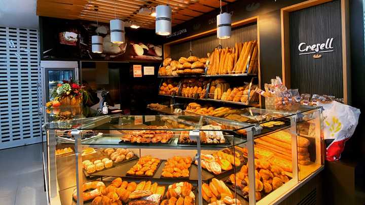 Fotografia tomada fuera de Forn Cresell - Panadería en Fornells de la Selva, Girona