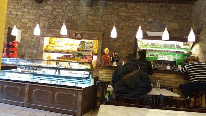 Fotografia tomada fuera de Forn de Cabrianes - Panadería en Avinyó, Barcelona