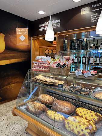 Fotografia tomada fuera de Forn de Cabrianes - Panadería en Balsareny, Barcelona