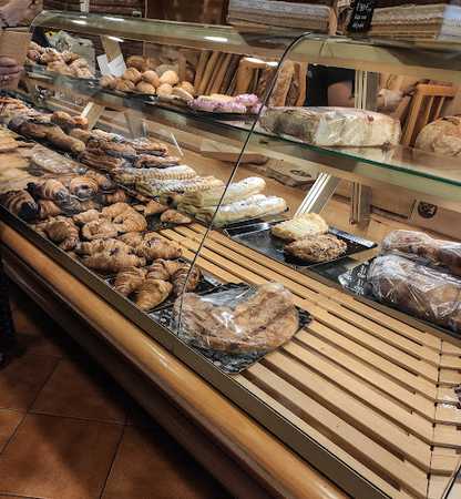 Fotografia tomada fuera de Forn de Cabrianes S. L. - Panadería en Sant Vicenç de Castellet, Barcelona