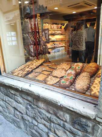 Fotografia tomada fuera de Forn de Cabrianes. Moià - Panadería en Moià, Barcelona