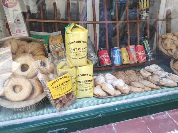 Fotografia tomada fuera de Forn de Pa - Panadería en Sitges, Barcelona