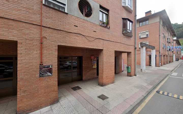 Fotografia tomada fuera de Antoxu - Tienda de golosinas en Ujo, Asturias