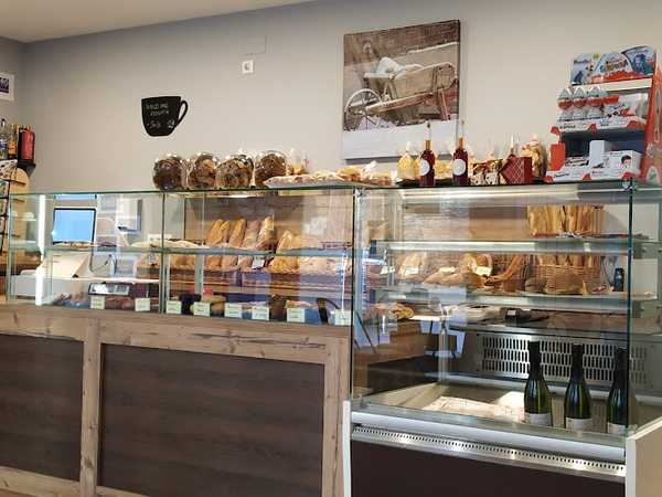Fotografia tomada fuera de Forn de pà Ca la Gemma - Panadería en Esterri d'Àneu, Lleida