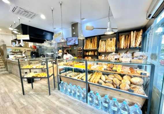 Fotografia tomada fuera de Forn de Pa Can Rosell - Claverol - Panadería en Sant Vicenç dels Horts, Barcelona