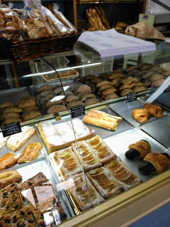 Fotografia tomada fuera de Forn de pa CASOLA - Panadería en Peniscola, Castellón
