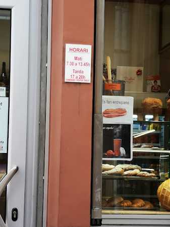 Fotografia tomada fuera de Forn de pa Costa - Forn de pa en Olot, Girona