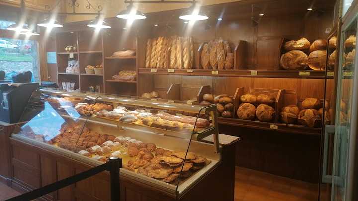 Fotografia tomada fuera de Forn de Pa de Llanars - Panadería en Llanars, Girona