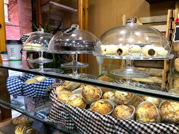 Fotografia tomada fuera de Forn De Pa El Gusto Es Nuestro - Panadería en Cornellà de Llobregat, Barcelona