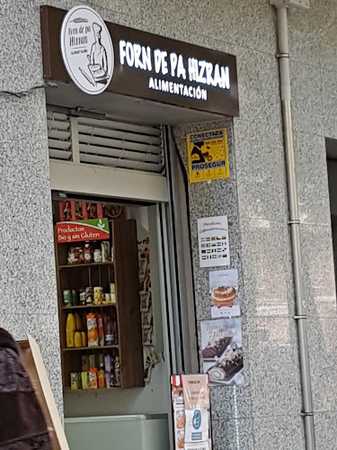 Fotografia tomada fuera de Forn De Pa Hizran - Panadería en Barcelona, Barcelona