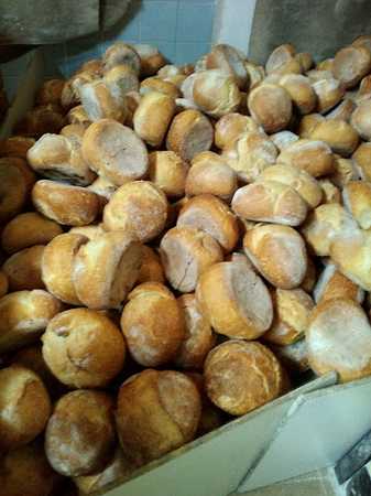 Fotografia tomada fuera de Forn de Pa i Pastisseria Can Companyó - Panadería en Sils, Girona