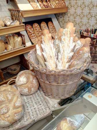 Fotografia tomada fuera de Forn de Pa Monell - Forn de pa en Manresa, Barcelona