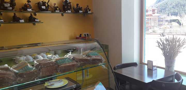 Fotografia tomada fuera de Forn de Pa Obiols - Panadería en Bagà, Barcelona