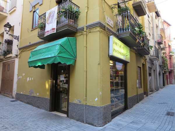 Fotografia tomada fuera de Forn De Pa Pastisseria Albert - Forn de pa en La Pobla de Segur, Lleida