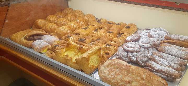 Fotografia tomada fuera de Forn de Pa Pepi - Panadería en Castelldefels, Barcelona