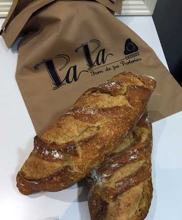 Fotografia tomada fuera de Forn de pa Porterias (Oficina y Obrador) - Forn de pa en Figueres, Girona