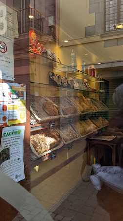 Fotografia tomada fuera de Forn de pa Pous - Panadería en Santa Maria de Palautordera, Barcelona