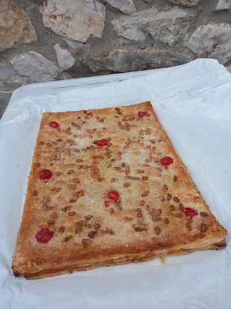 Fotografia tomada fuera de Forn de pa Sant Joan - Panadería en Sant Joan de Mediona, Barcelona