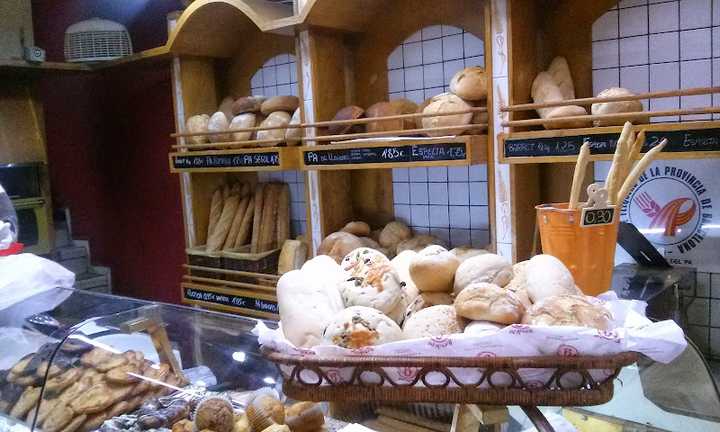 Fotografia tomada fuera de Forn de Pa Sant Magí - Forn de pa en Igualada, Barcelona