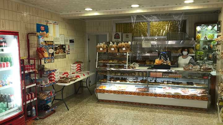 Fotografia tomada fuera de Forn de Pa Vidal - Panadería en Albocàsser, Castellón