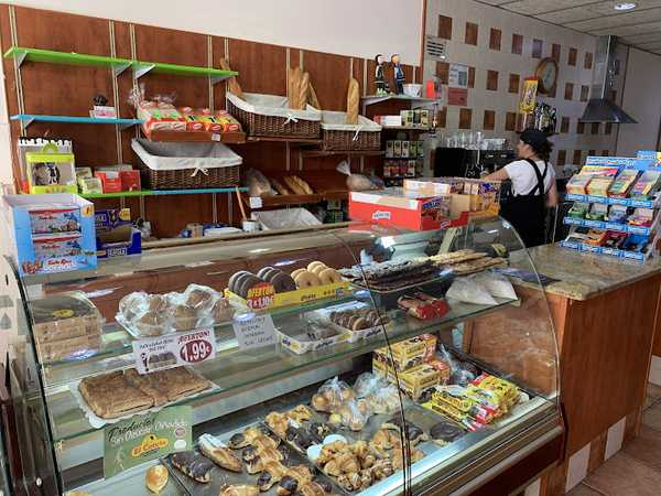 Fotografia tomada fuera de Forn Degustació Montblanc - Cafetería en Mataró, Barcelona